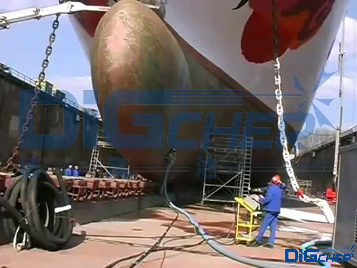 船體除漆除鏽(xiù)遙控爬壁機器人