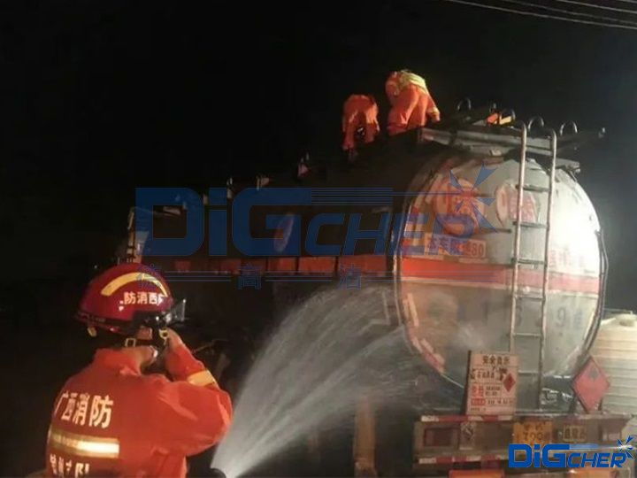 工人清洗(xǐ)油罐車昏迷待救援