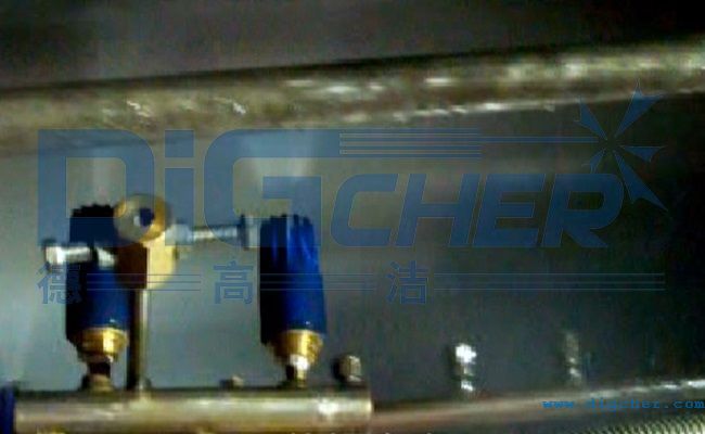 高壓水自動化鍍鋅機組光整機軋(zhá)輥在線(xiàn)清(qīng)洗裝(zhuāng)置