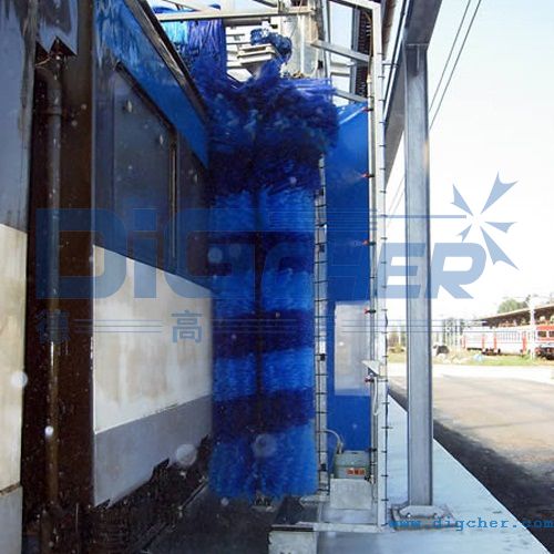 地鐵車輛側麵刷洗